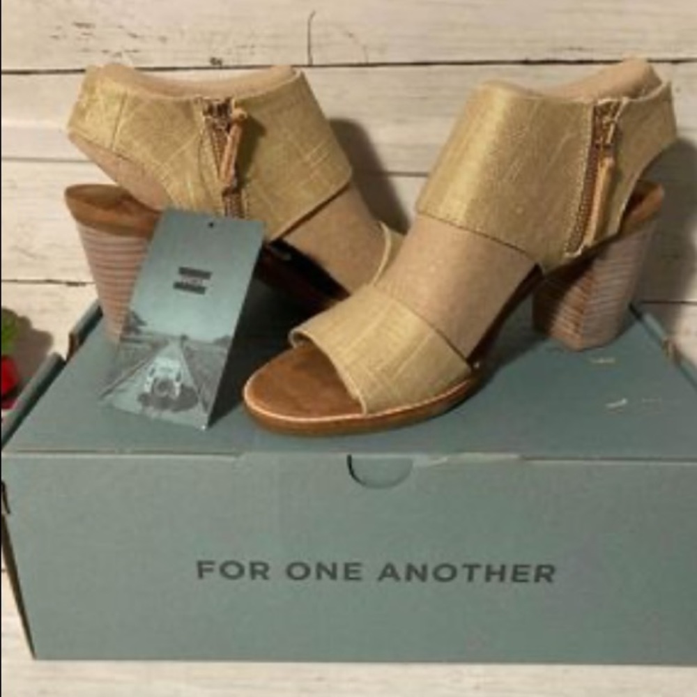 NWT Women’s Toms size 8.5 open toe heels summer sandals